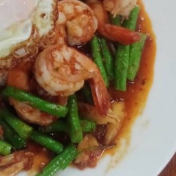 220 ผัดพริกแกง กุ้ง/หมึก (กับข้าว)