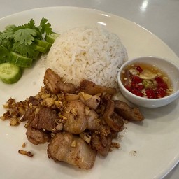 ข้าวหมูกระเทียม