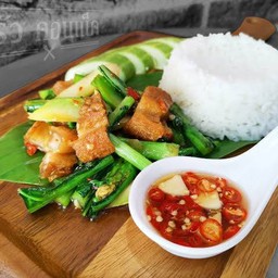 คะน้าน้ำมันหอยราดข้าว