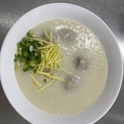 พิเศษ หมูล้วน