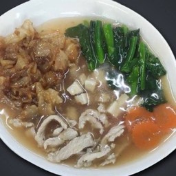 194 ราดหน้าคะน้าฮ่องกง (เส้นใหญ่/เส้นหมี่ขาว) หมู/ไก่