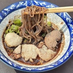สก.ก๋วยเตี๋ยวเรือ อยุธยา หมู-เนื้อ แยกหม้อ หทัยราษฎร์ 33/1