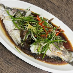 ปลากระพงนึ่งซีอิ๊ว  ( 1ตัว )