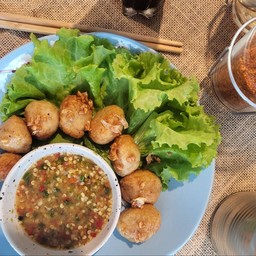 ลูกชิ้นกุ้งลวก