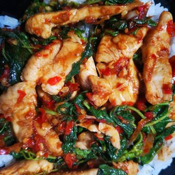 ข้าวกะเพราไก่(ใช้สันในไก่)