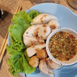 รวมลูกชิ้นลวกพร้อมน้ำจิ้มซีฟู๊ด