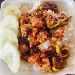 ข้าวราดผัดพริกแกง