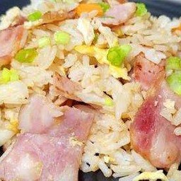 ข้าวผัดเบค่อน
