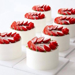 22..เค้กผลไม้นอกสด สตอเบอรี่