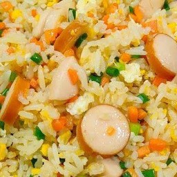 ข้าวผัดไส้กรอก