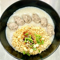 โจ๊กมาม่ารสต้มยำธรรมดาใส่หมู