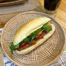 Bánh mì (บั๋นหมี่) ขนมปังญวน