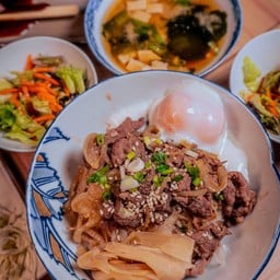 ข้าวหน้าเนื้อสไลด์