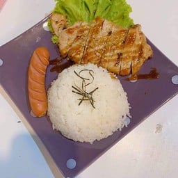 ข้าวหอมหน้าสเต็กหมูพริกไทยดำ
