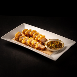 หมูกรอบจิ้มแซบ/Crispy Pork with seafood sauce