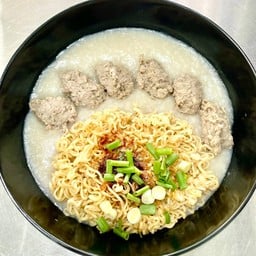 โจ๊กมาม่ารสหมูสับธรรมดาใส่หมู