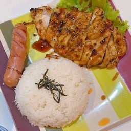ข้าวหอมหน้าสเต็กไก่พริกไทยดำ
