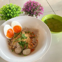 ก๋วยเตี๋ยวหมูต้มยำแห้ง