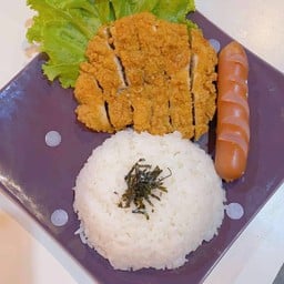 ข้าวหอมหน้าสเต็กไก่ทอด