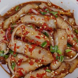 ยำคอหมูย่าง