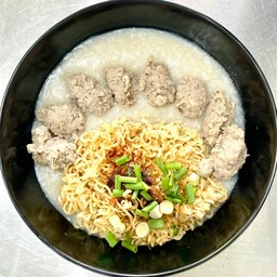 โจ๊กมาม่ารสหมูสับพิเศษใส่หมู