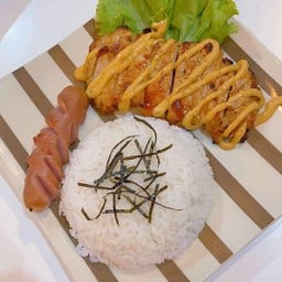 ข้าวหอมหน้าสเต็กหมูสไปซี่