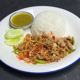 เนื้อผัดพริกเกลือ ราดข้าว