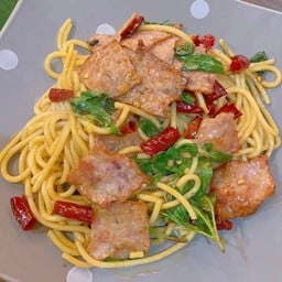 สปาเก็ตตี้ผัดพริกแห้งเบคอน