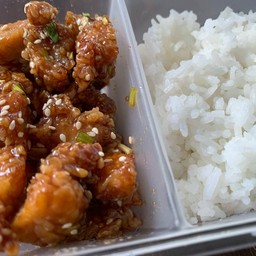 ข้าวไก่กรอบ คาวหวานเบเกอรี่ by bow หมู่บ้านพิมพาภรณ์2