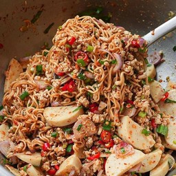 ลาบมาม่าหมูสับหมูยอ