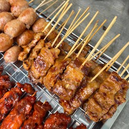 หมูปิ้งโบราณ คุณกร ถนนเคหะร่มเกล้า