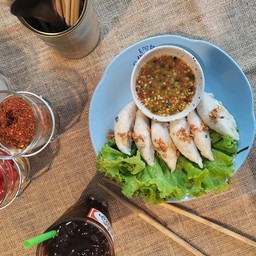 ลูชิ้นรักบี้ลวกพร้อมน้ำจิ้มซีฟู๊ด