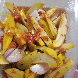 ผลไม้ดองคลุกน้ำปลาหวาน