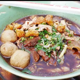 ก๋วยเตี๋ยวเนื้อสด+เนื้อเปื่อย+ลูกชิ้น