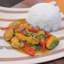 ข้าวหอมกะเพราหอยแมลงภู่ชิลี