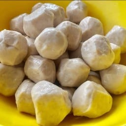 ก๋วยเตี๋ยวลูกชิ้นหมู