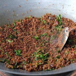 ผัดเผ็ดหนูนา ใบยี่ร่า (กับข้าว)