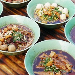 ก๋วยเตี๋ยวลูกชิ้น+หมูสด+หมูตุ๋น