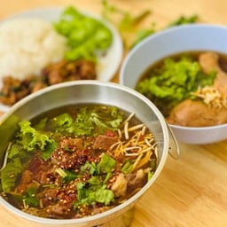 โครตตุ๋น เตี๋ยวกะเพรา เสนานิคม วังหิน