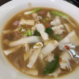 แกงหน่อไม้ดองกระดูกอ่อน