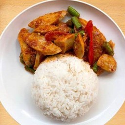 ข้าวราดหมูยอผัดพริกแกง