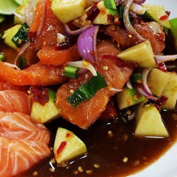 ยำแซลมอนแอปเปิ้ลน้ำปลาร้า