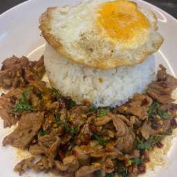 ข้าวกะเพรา เนื้อ