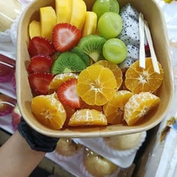 หญิงพลอยผลไม้(ปอก)พร้อมทาน