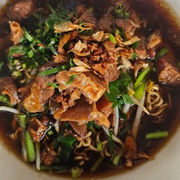 ร้านก๋วยเตี๋ยวไก่ตุ๋นมะระยาจีน หมูตุ๋น