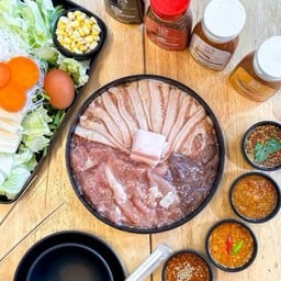 ชุดหมูล้วน :) ฟรีผักชุดกลาง