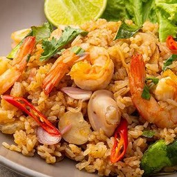 ข้าวผัดต้มยำ ( กุ้ง,หมึก )