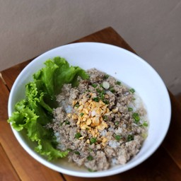 ข้าวต้มน้ำหมูบะช่อทรงเครื่อง
