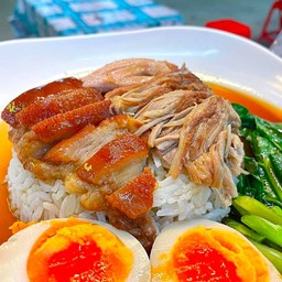 ข้าวขาหมูเนื้อหนัง บวกไข่