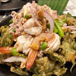 ยำผักบุ้งกรอบ